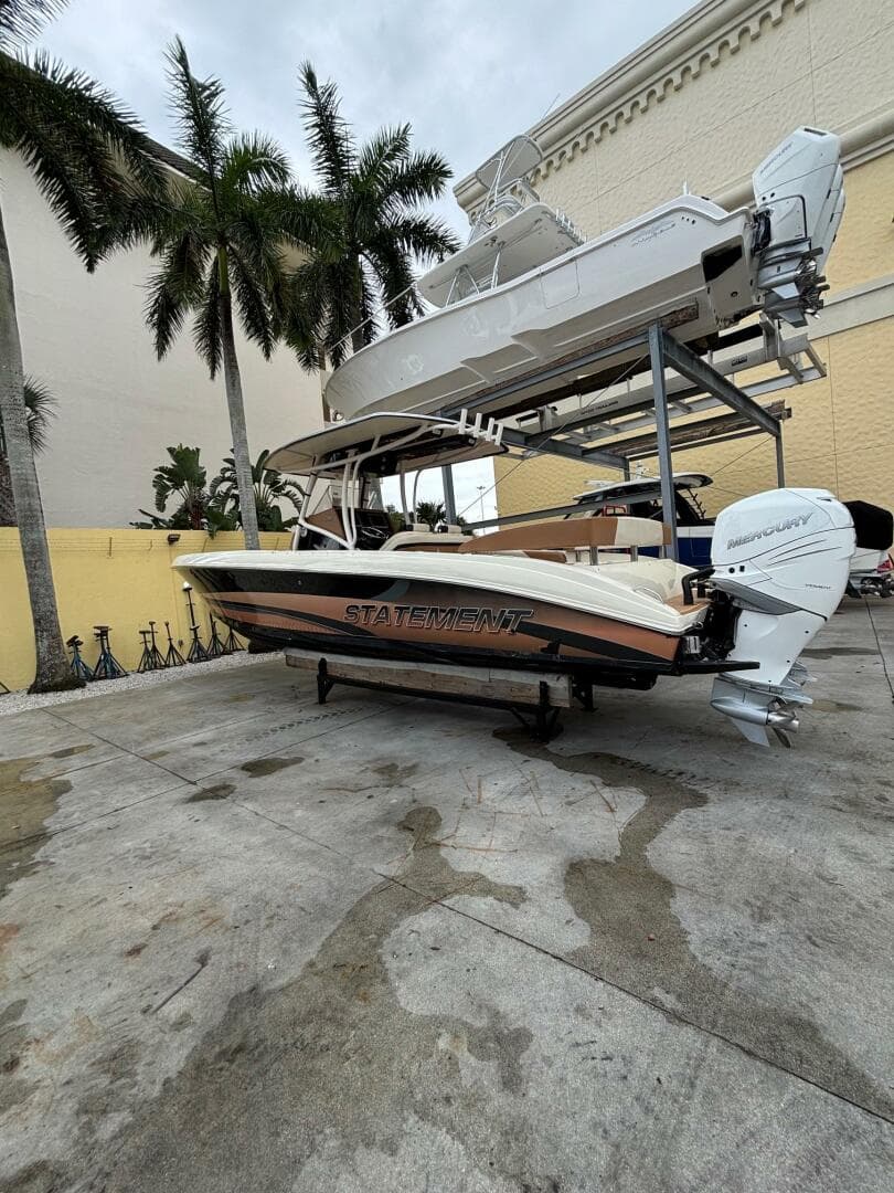 2013 Statement 35 Center Console