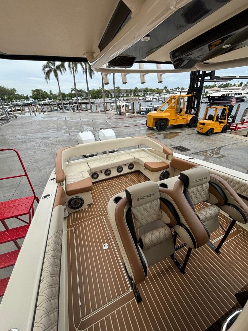2013 Statement 35 Center Console — photo 11