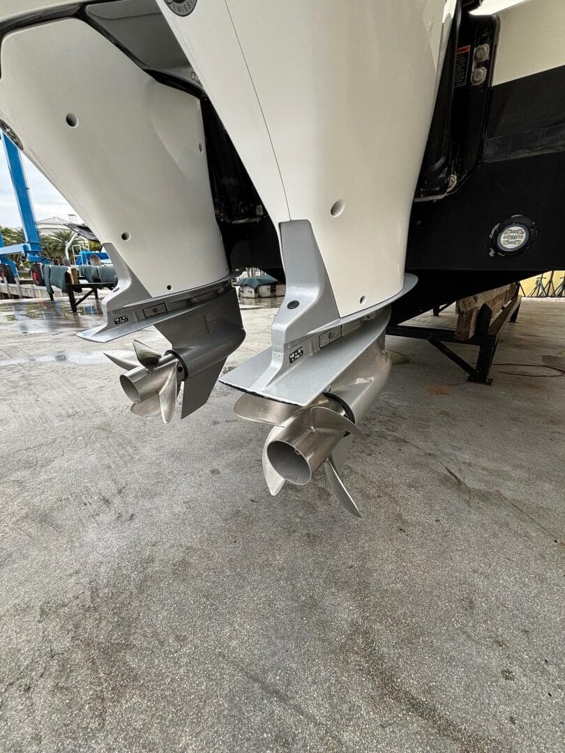 2013 Statement 35 Center Console — photo 30