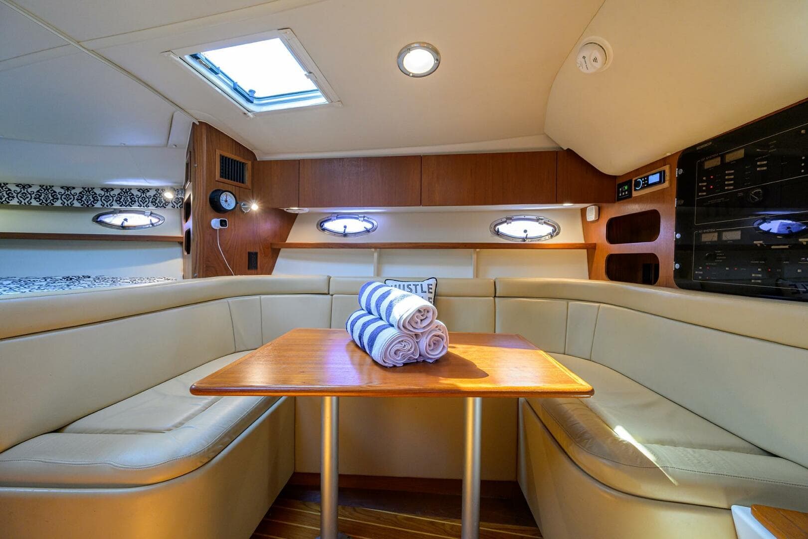 2002 Tiara Yachts 3100 LE — photo 5