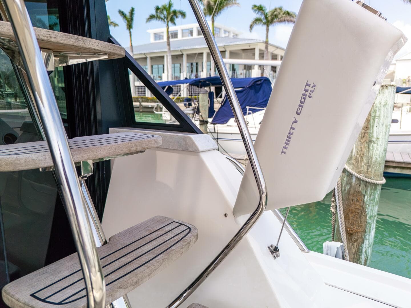 2023 Regal 38 Fxo — photo 38