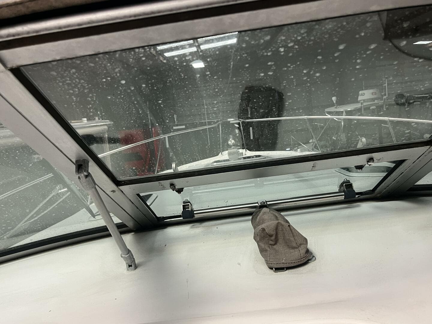 1996 Sea Ray 330 Sundancer — photo 19