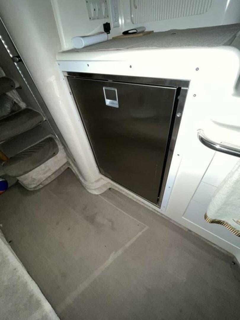 1996 Sea Ray 330 Sundancer — photo 26