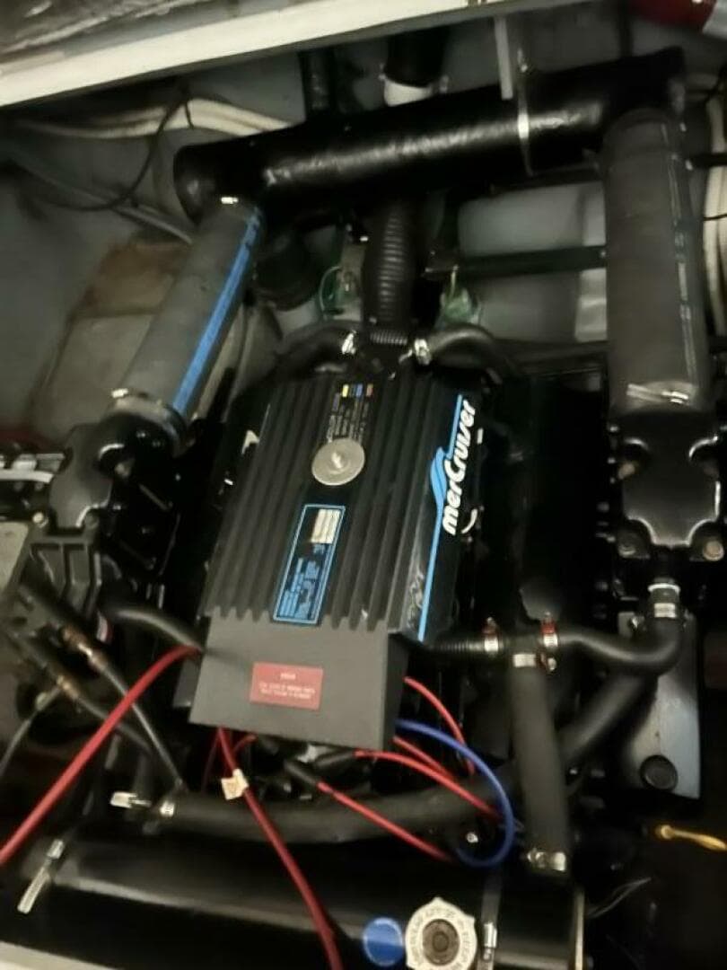 1996 Sea Ray 330 Sundancer — photo 38