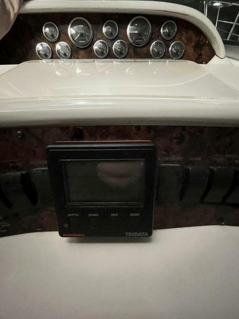 1996 Sea Ray 330 Sundancer — photo 17