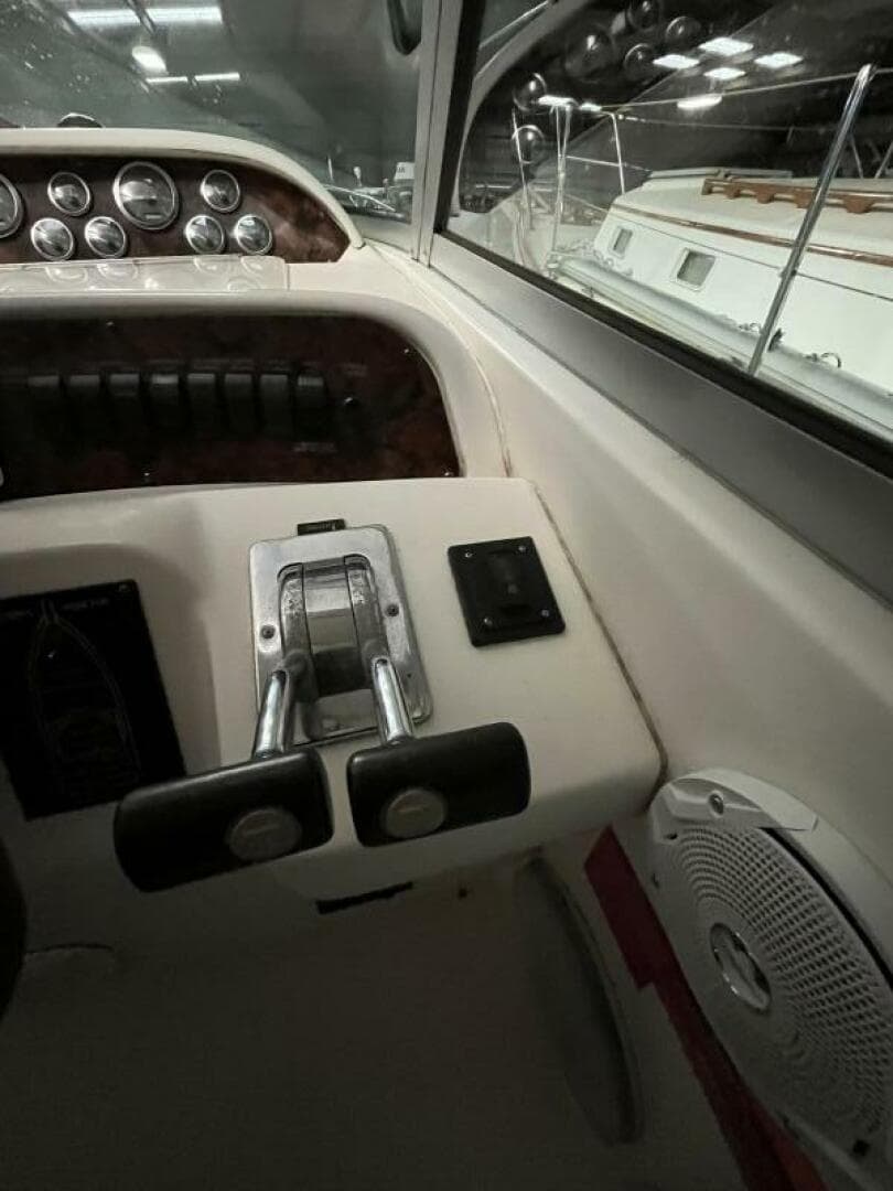 1996 Sea Ray 330 Sundancer — photo 15