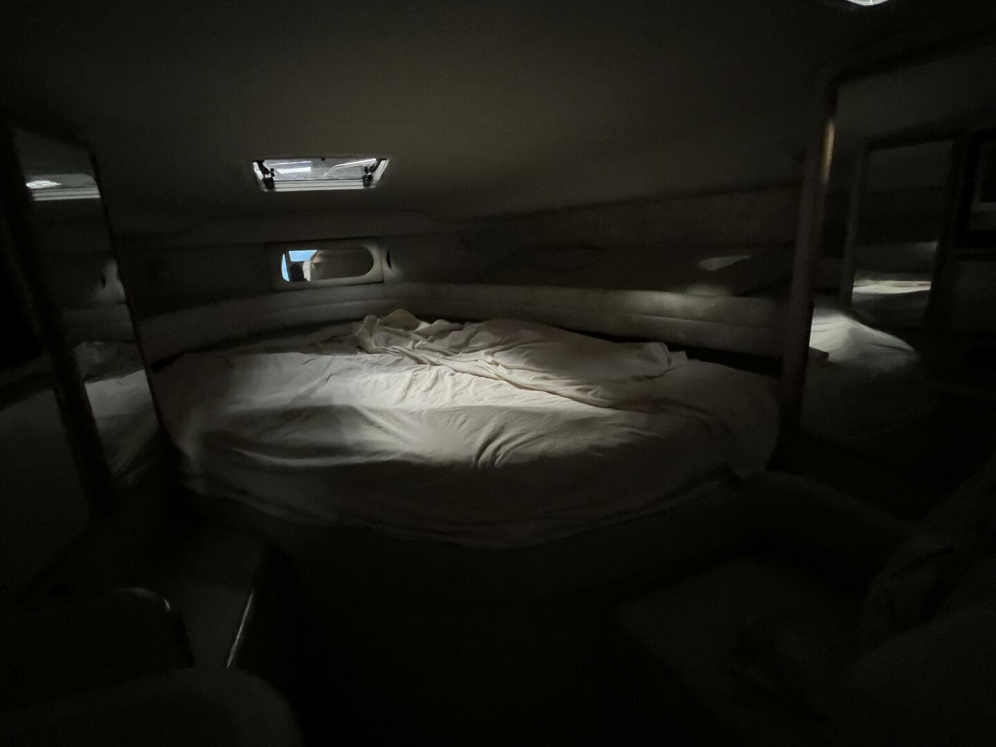 1996 Sea Ray 330 Sundancer — photo 31