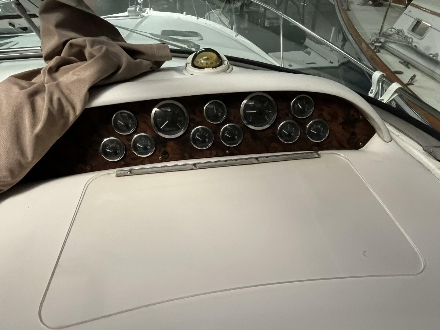 1996 Sea Ray 330 Sundancer — photo 16