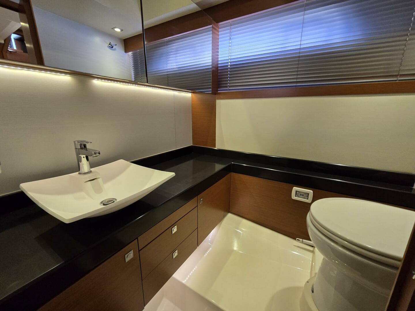 2013 Prestige 500 — photo 21