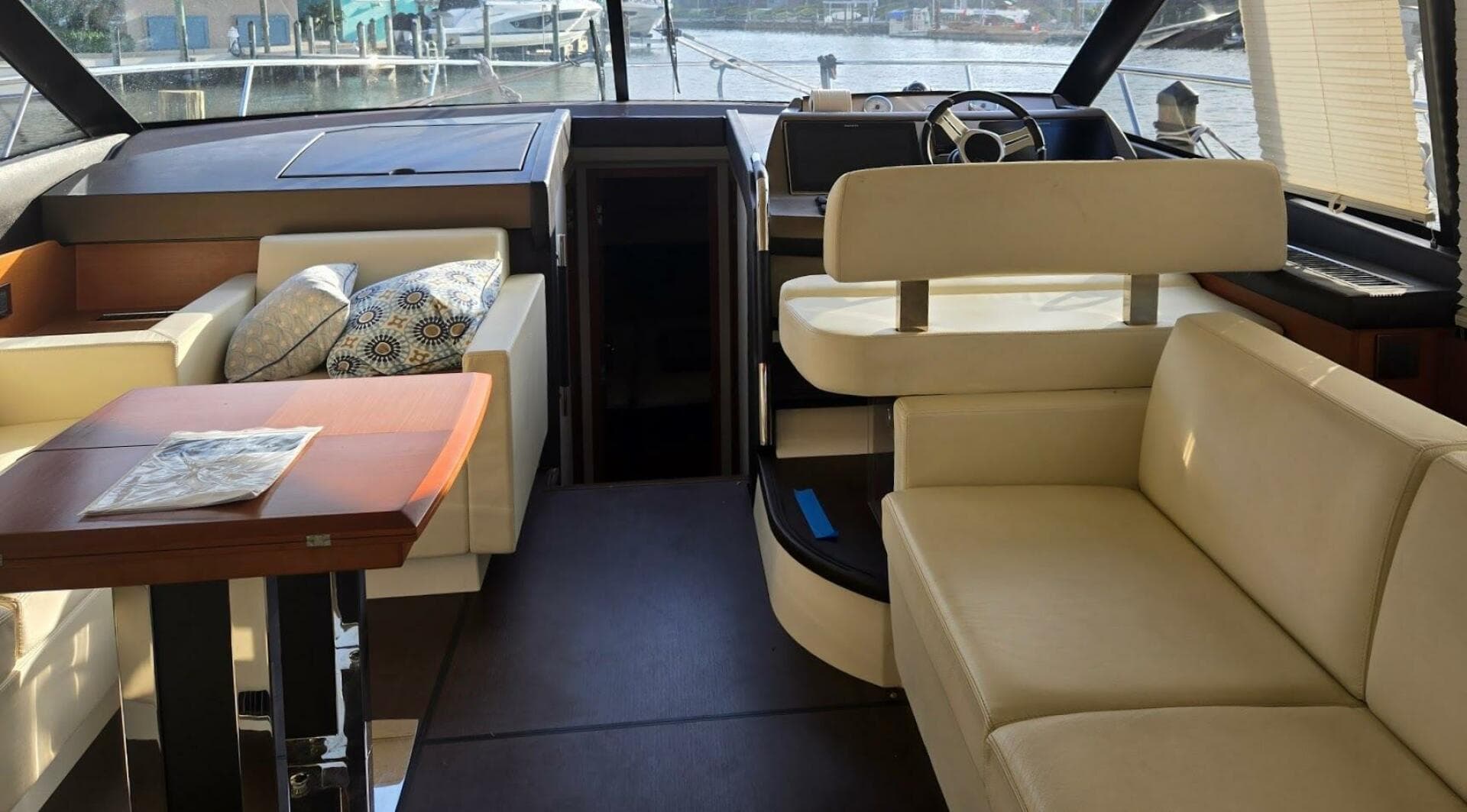 2013 Prestige 500 — photo 23