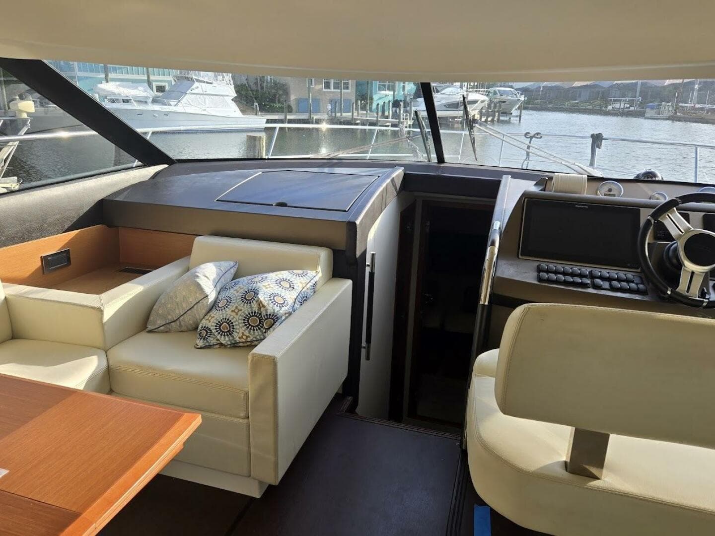 2013 Prestige 500 — photo 24