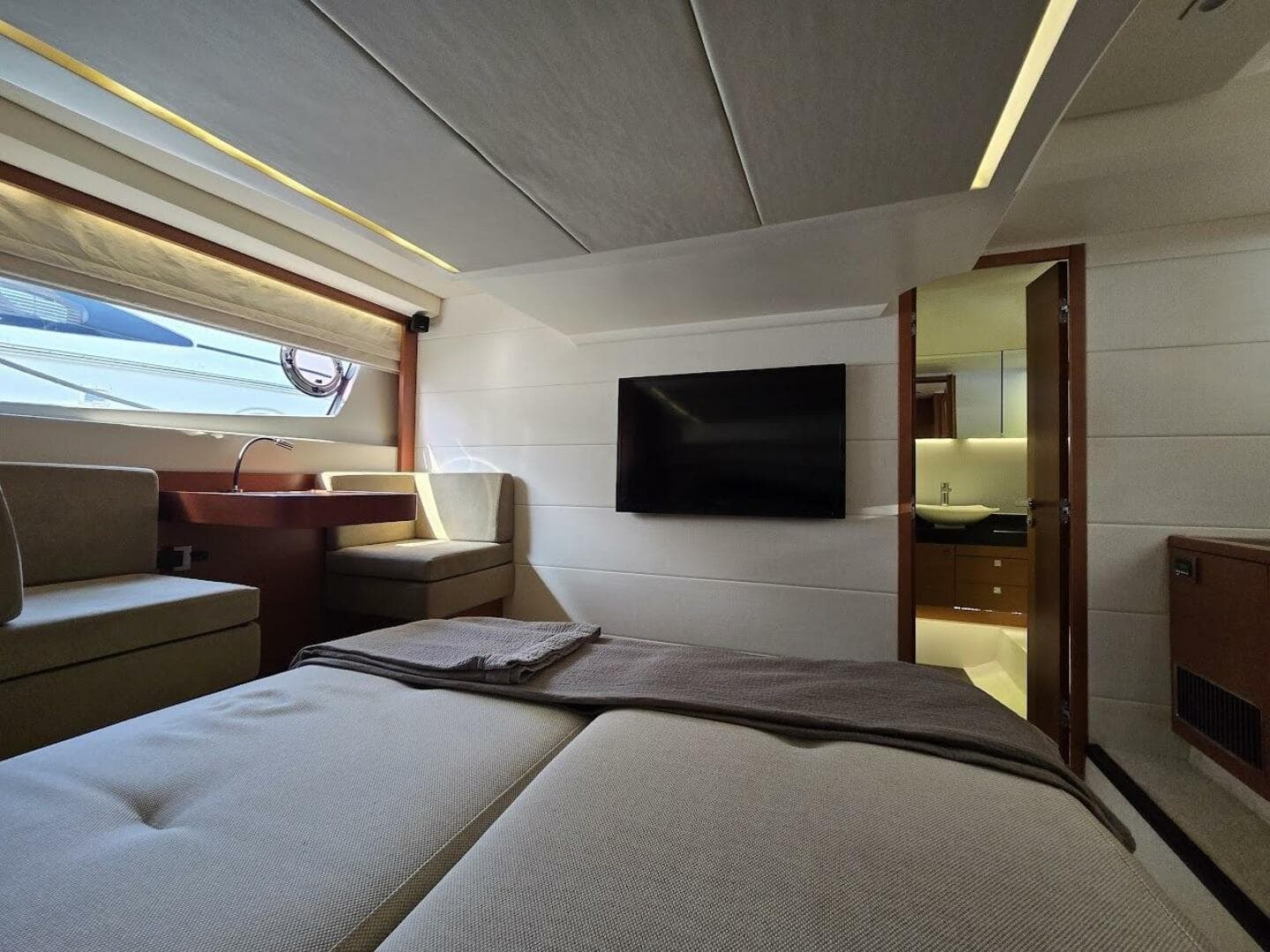 2013 Prestige 500 — photo 19