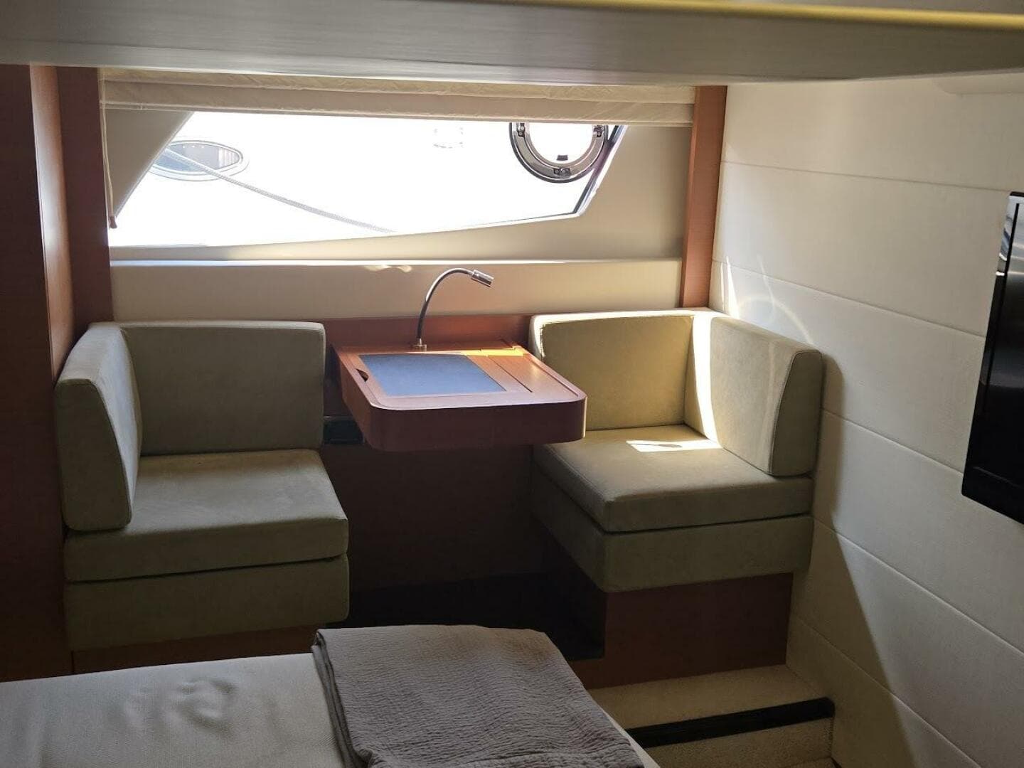 2013 Prestige 500 — photo 20