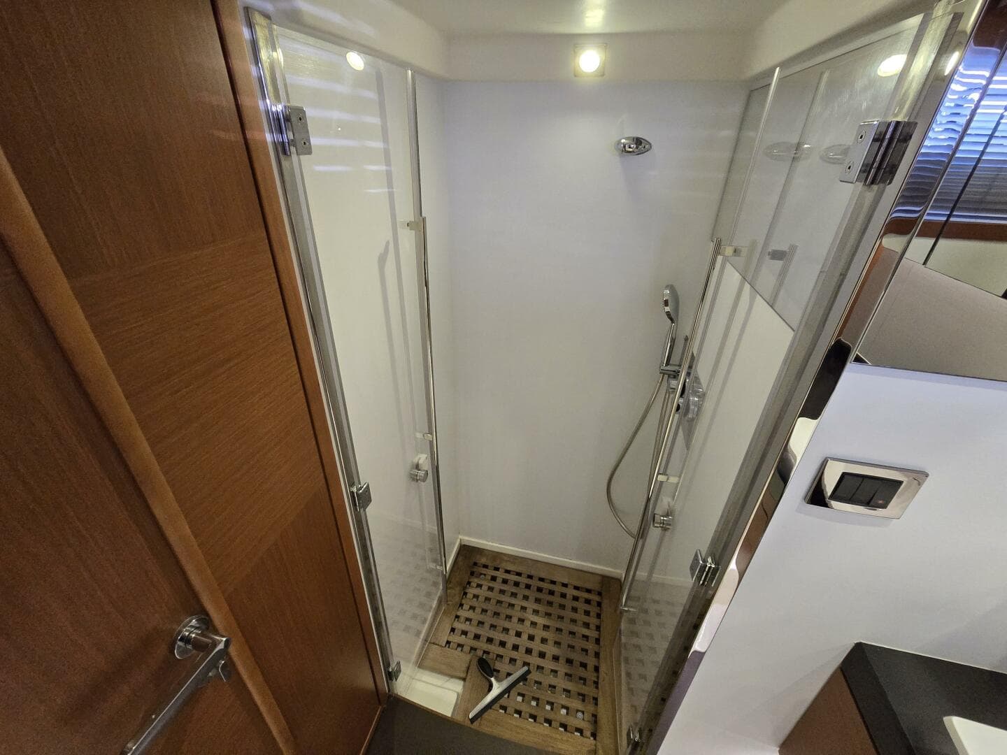 2013 Prestige 500 — photo 22