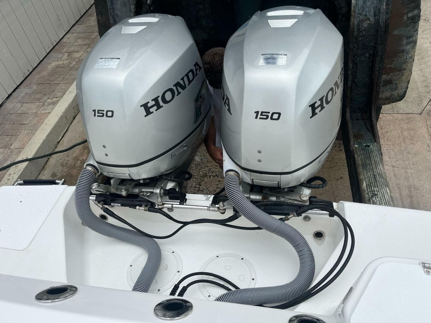 2007 Everglades 240 CC — photo 19