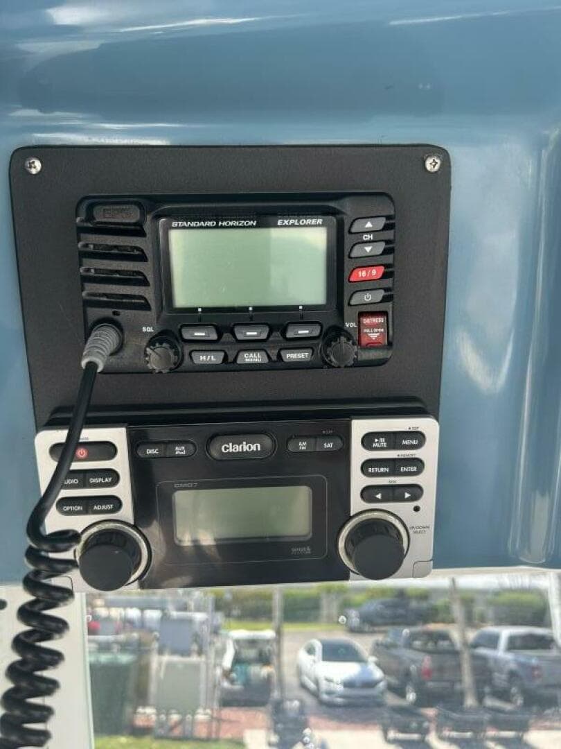 2007 Everglades 240 CC — photo 14