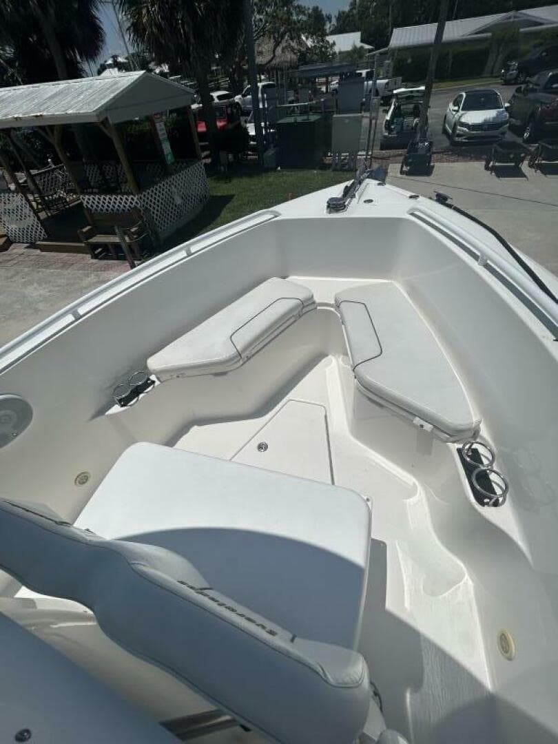 2007 Everglades 240 CC — photo 5