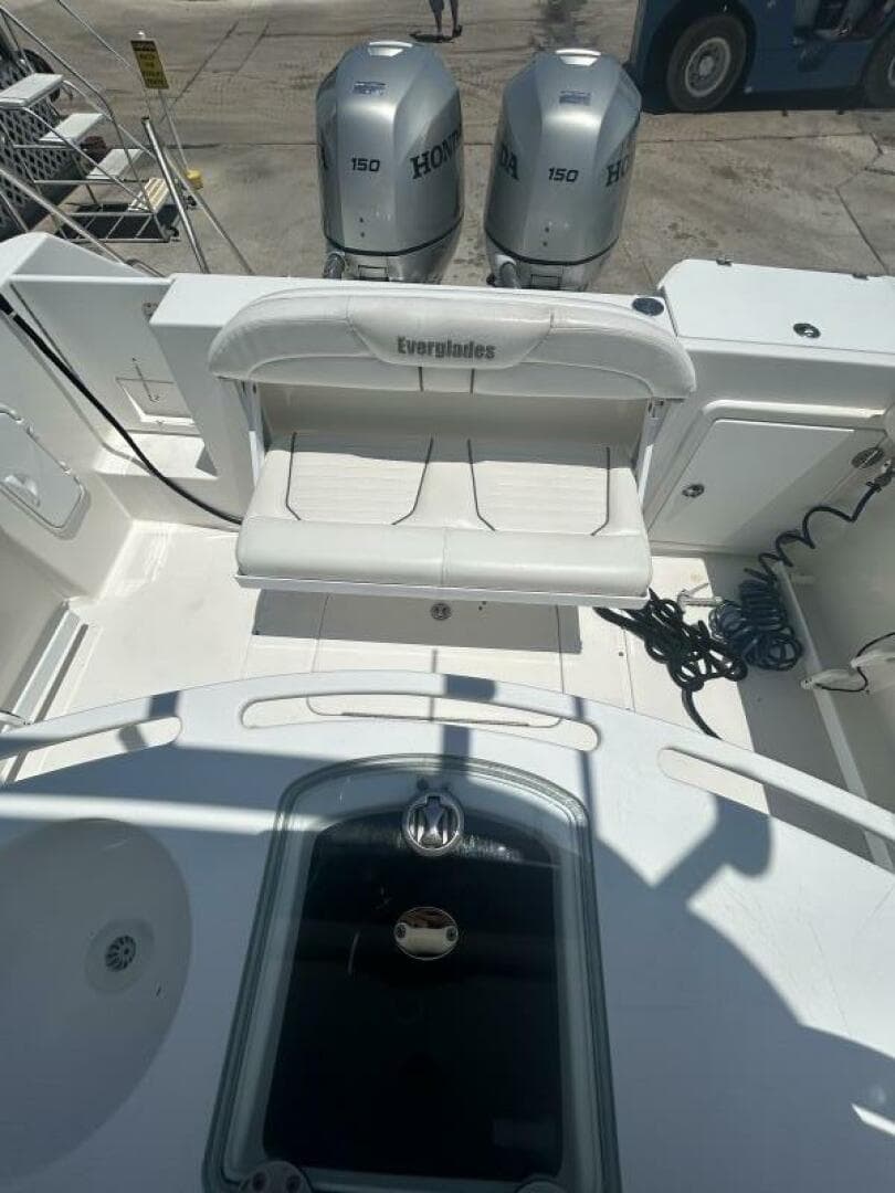 2007 Everglades 240 CC — photo 9