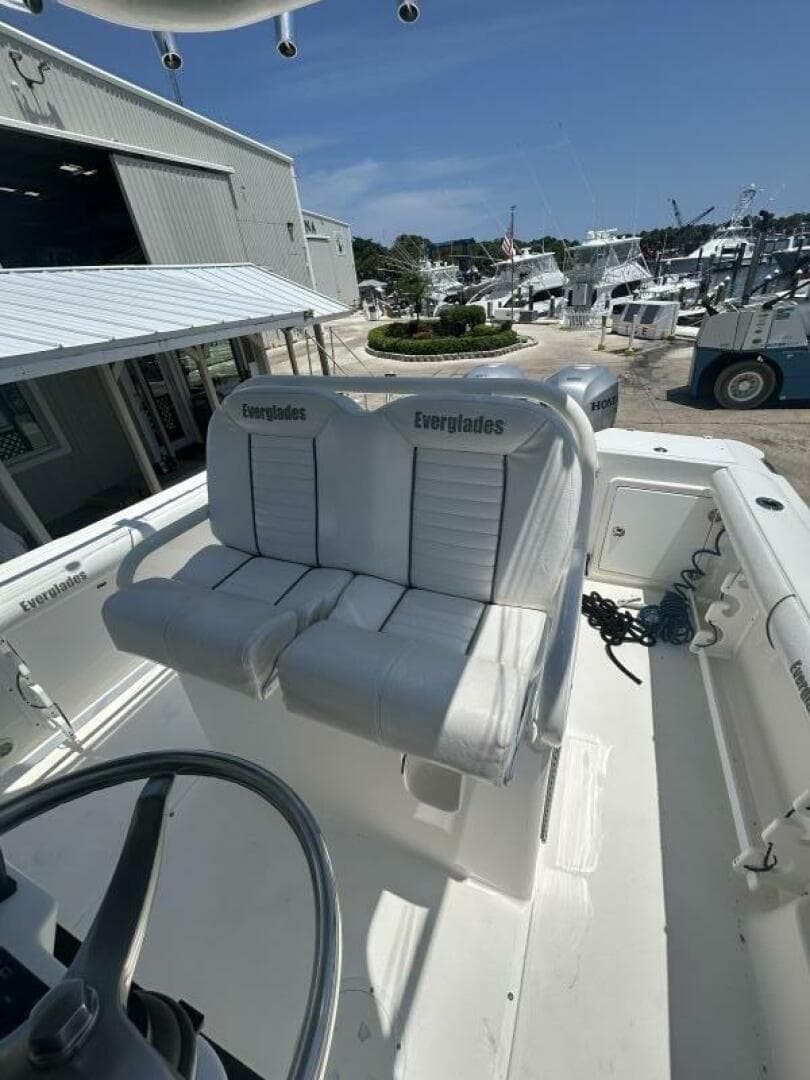 2007 Everglades 240 CC — photo 8