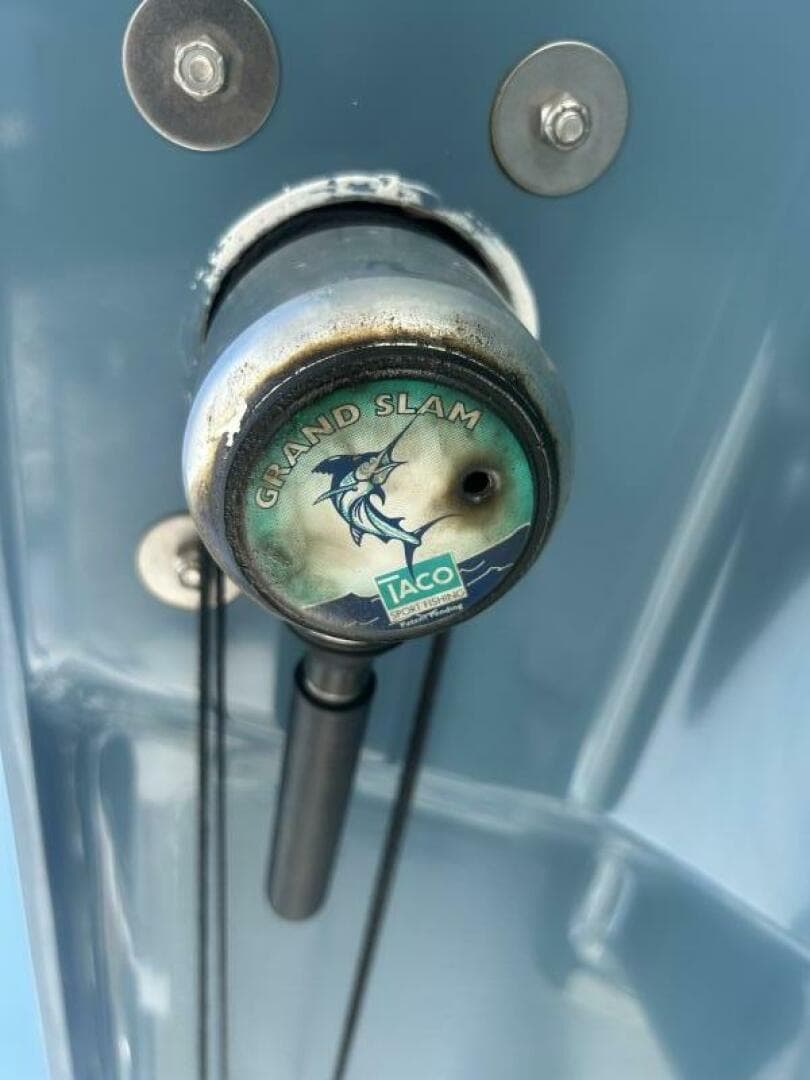 2007 Everglades 240 CC — photo 15