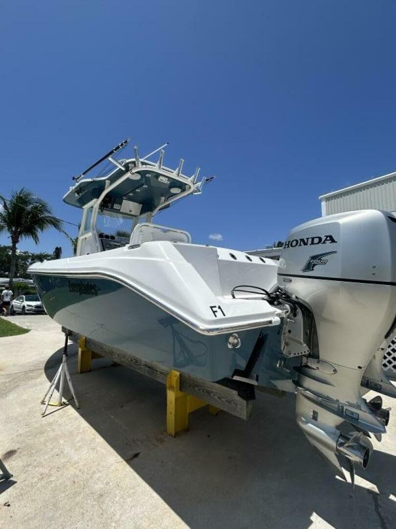 2007 Everglades 240 CC — photo 3