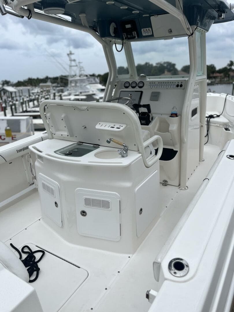 2007 Everglades 240 CC — photo 10