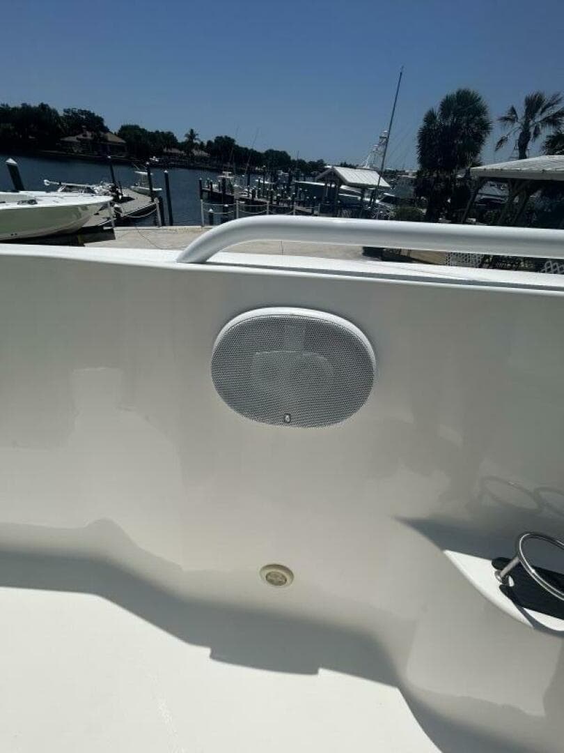 2007 Everglades 240 CC — photo 18