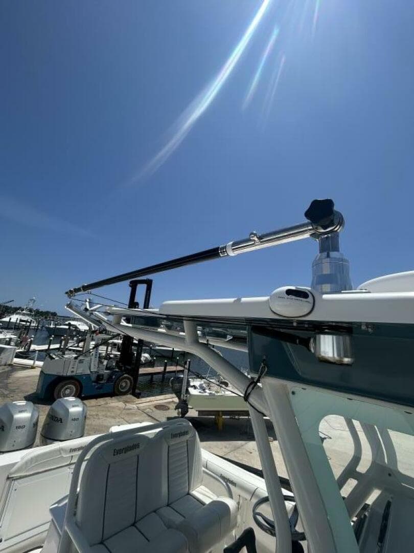 2007 Everglades 240 CC — photo 16