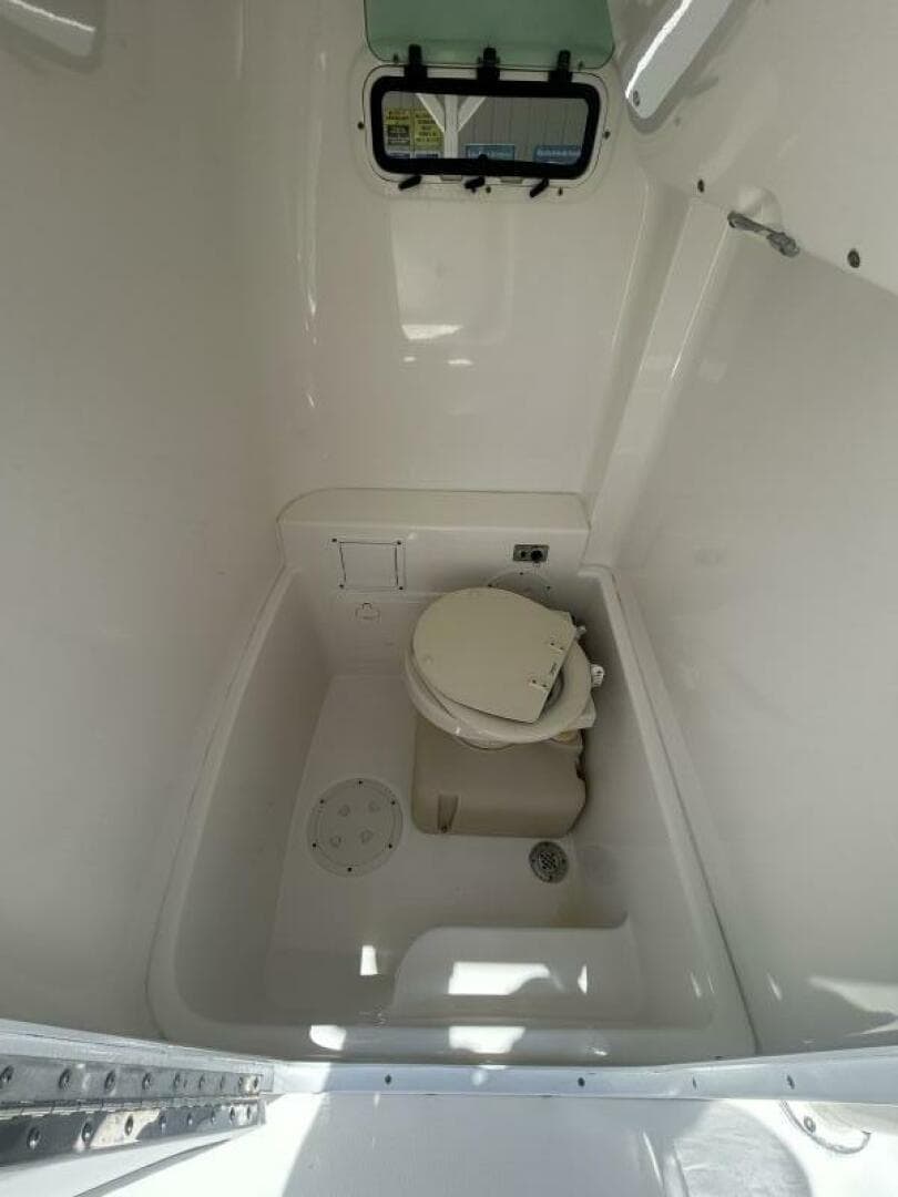 2007 Everglades 240 CC — photo 17