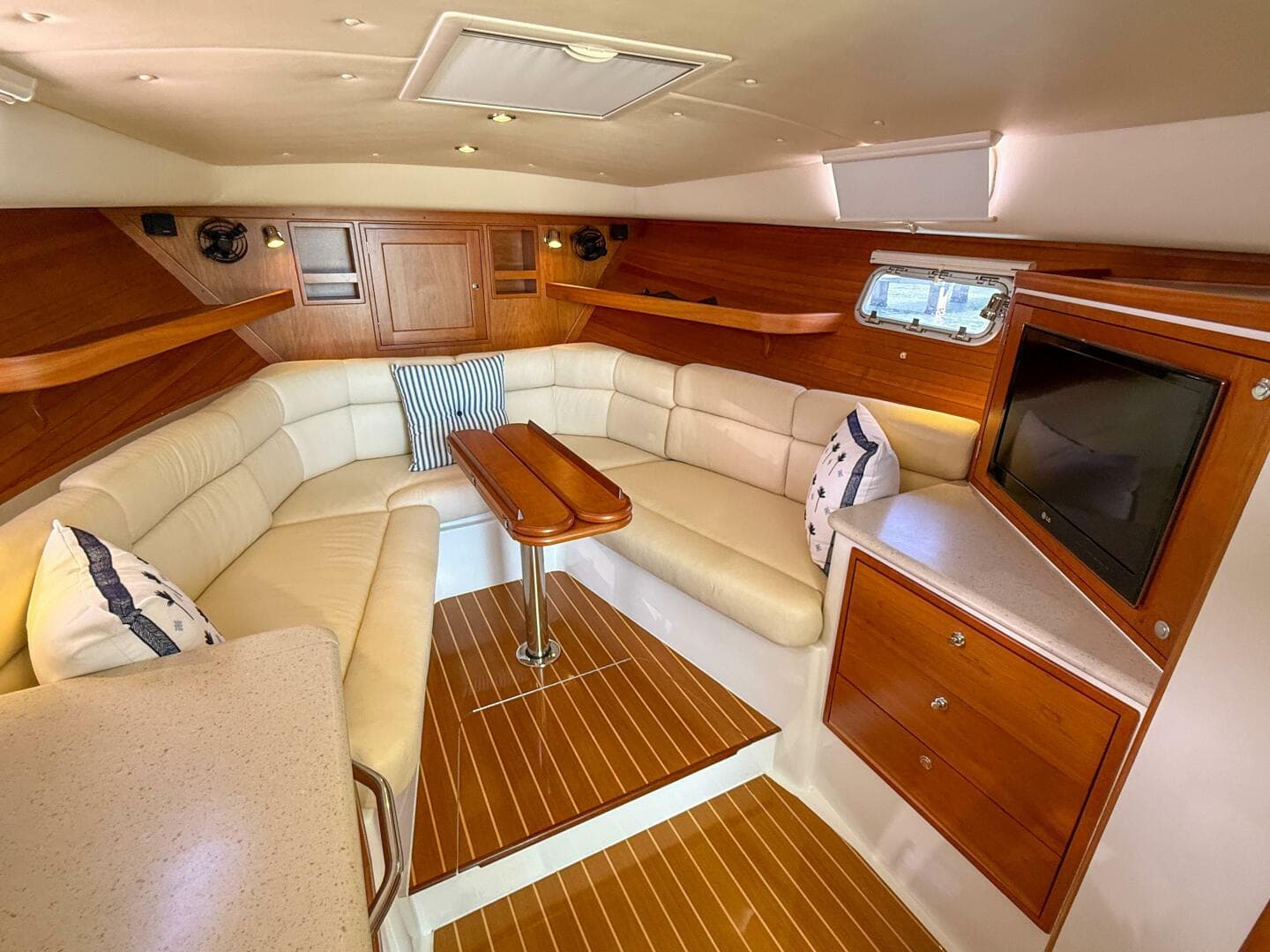 2012 Mjm 36Z Downeast — photo 29