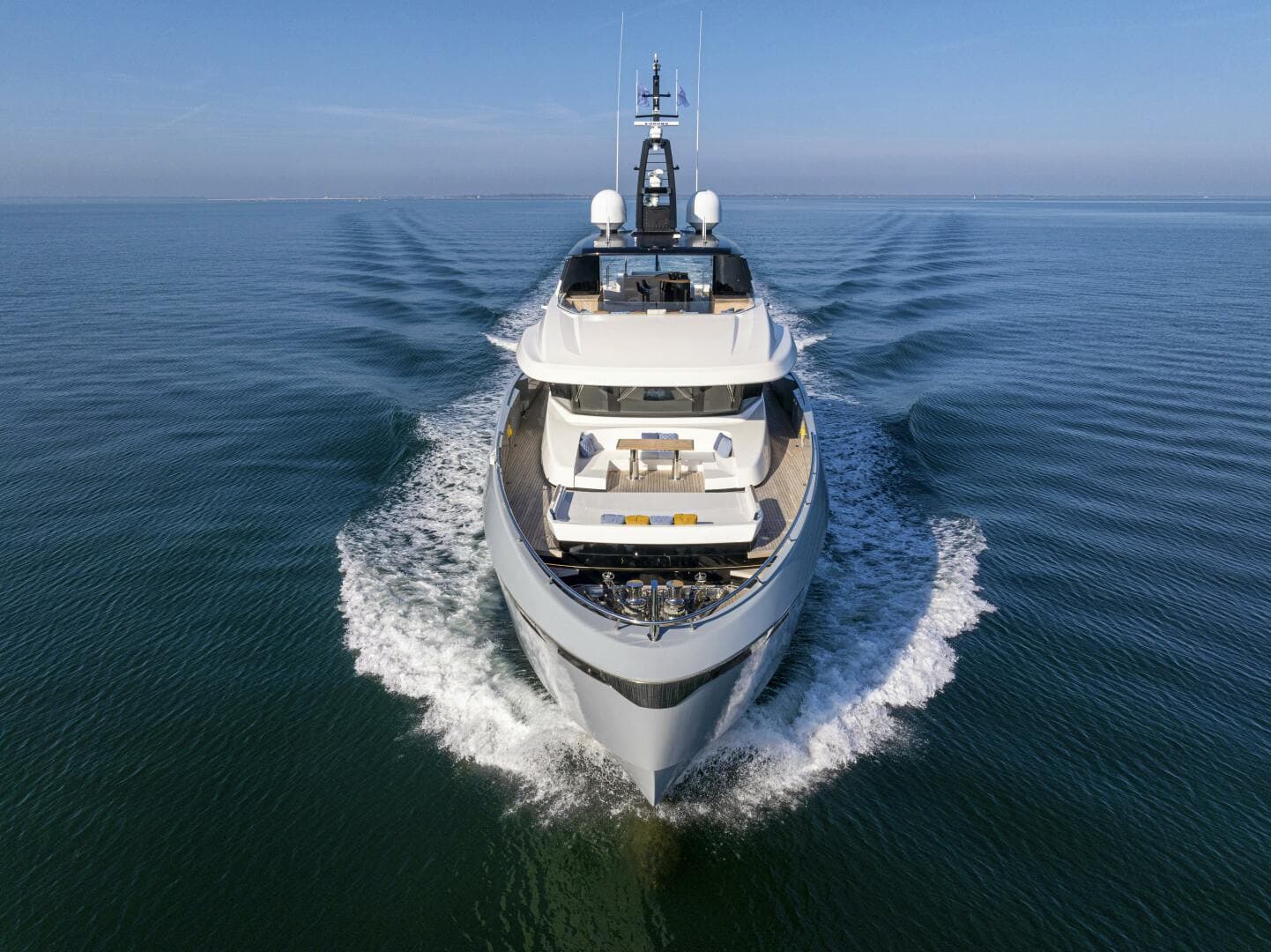 2028 Ocean King Doge 400 — photo 3