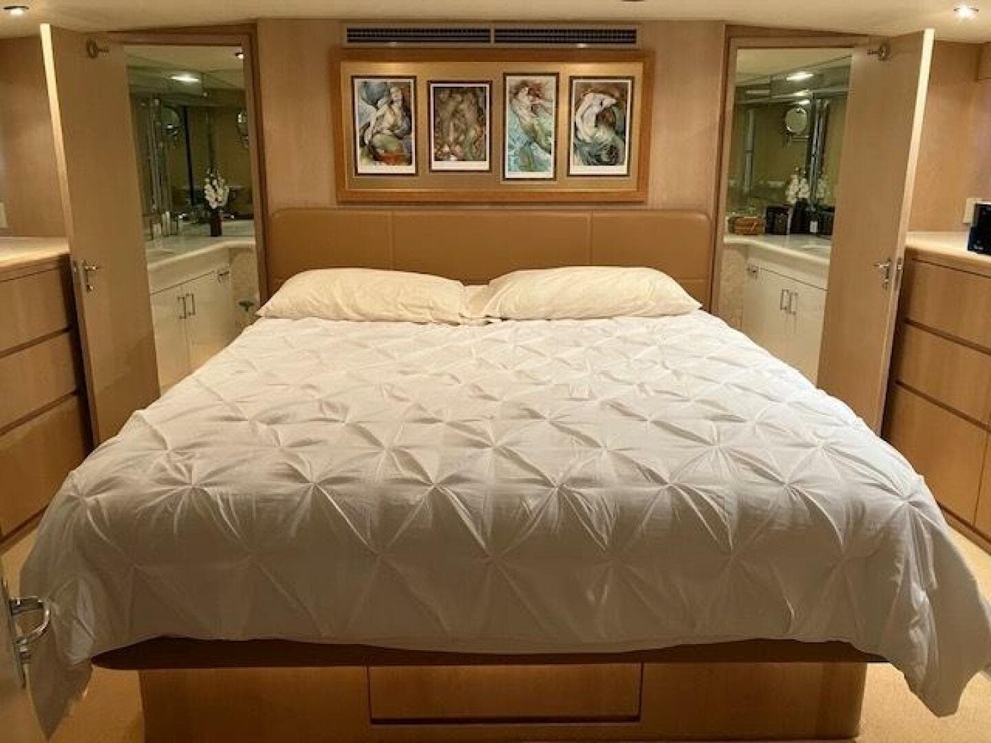 1996 Hatteras Sport Deck — photo 22