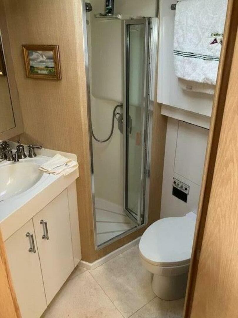 1996 Hatteras Sport Deck — photo 31