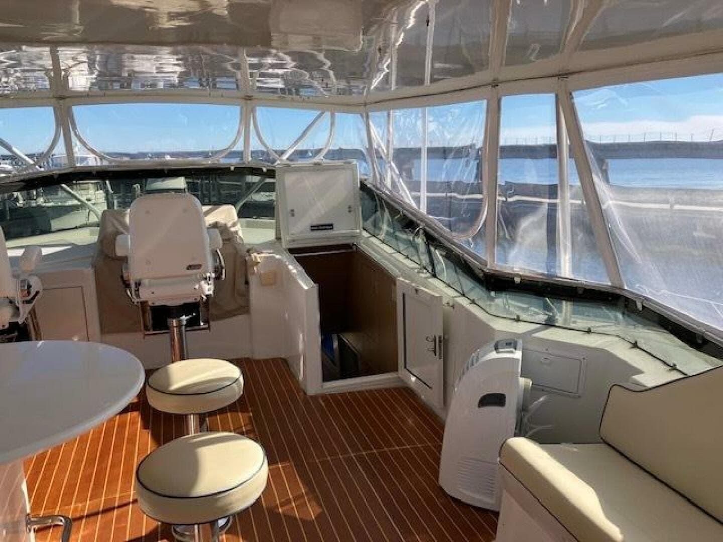 1996 Hatteras Sport Deck — photo 8