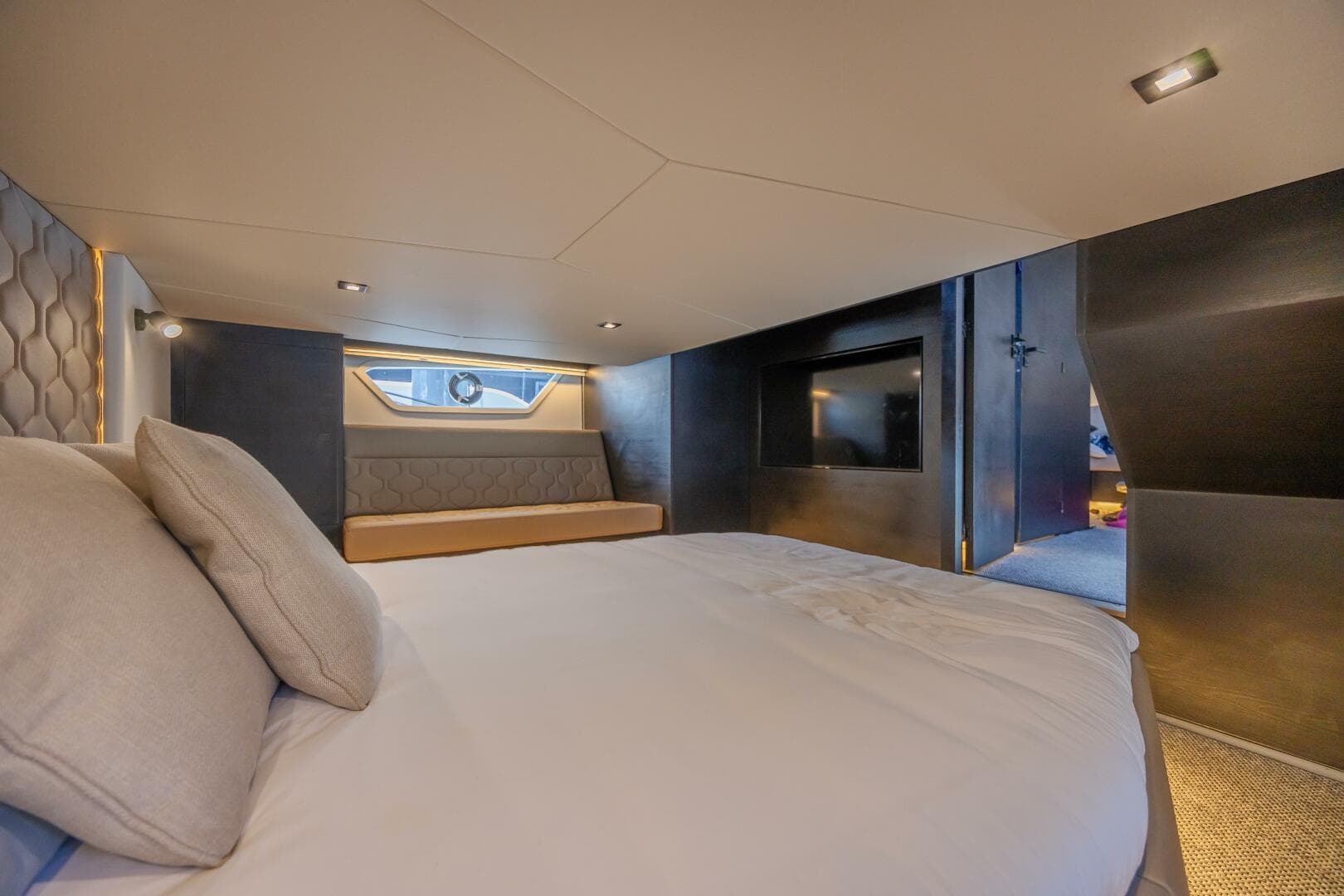 2023 Vanquish Yachts Vq 58 — photo 49