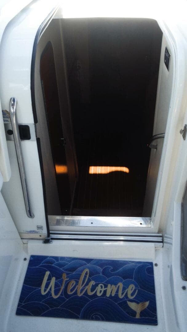 2005 Rinker 390 — photo 13