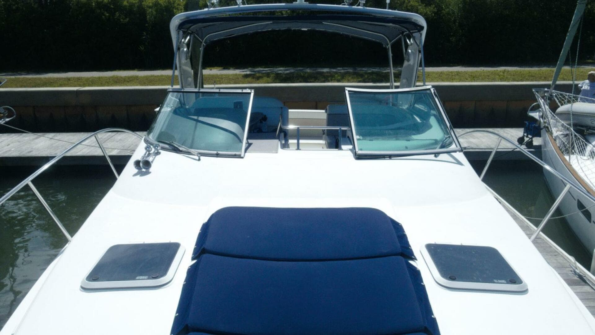 2005 Rinker 390 — photo 11