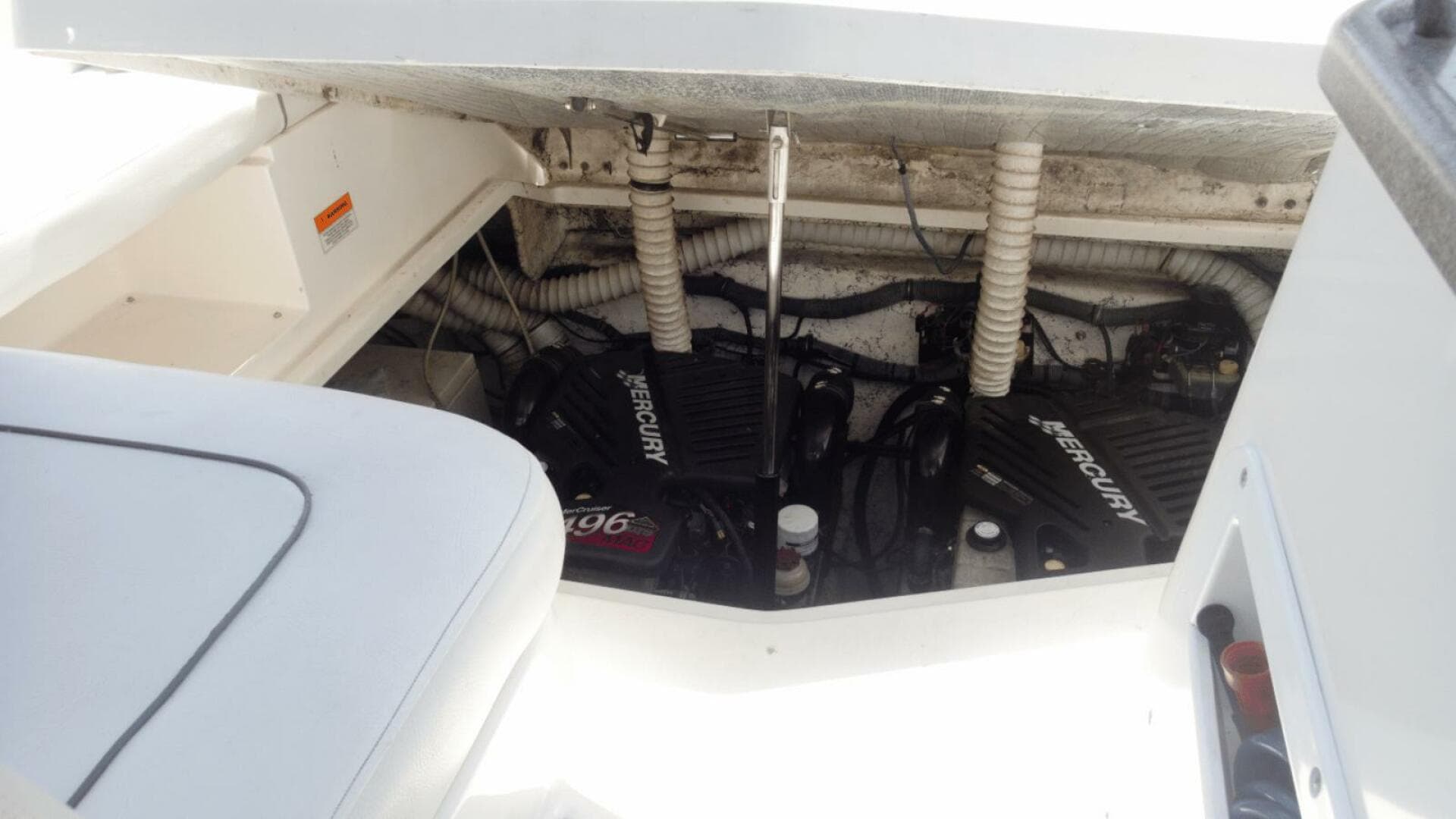 2005 Rinker 390 — photo 22