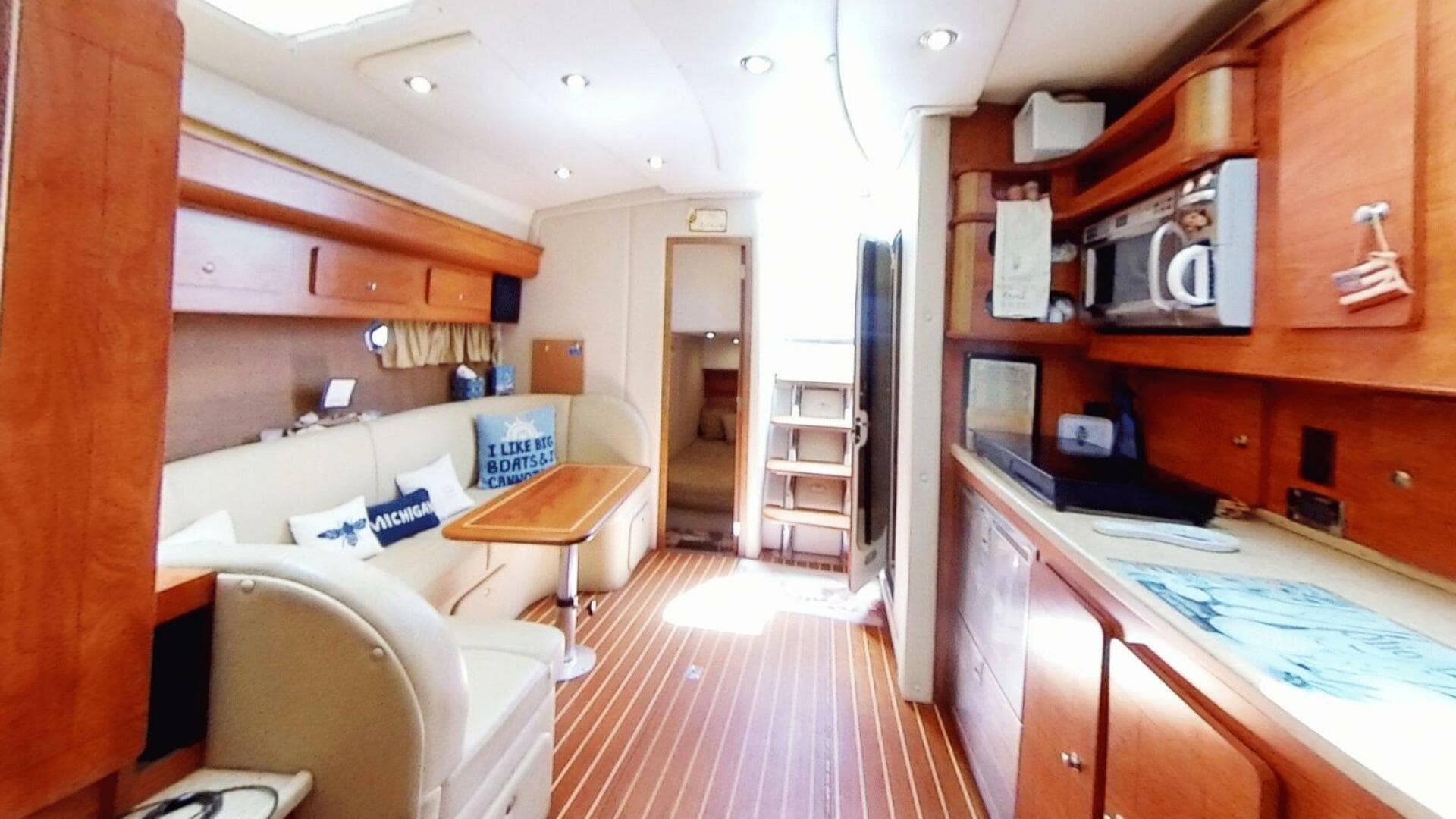 2005 Rinker 390 — photo 14