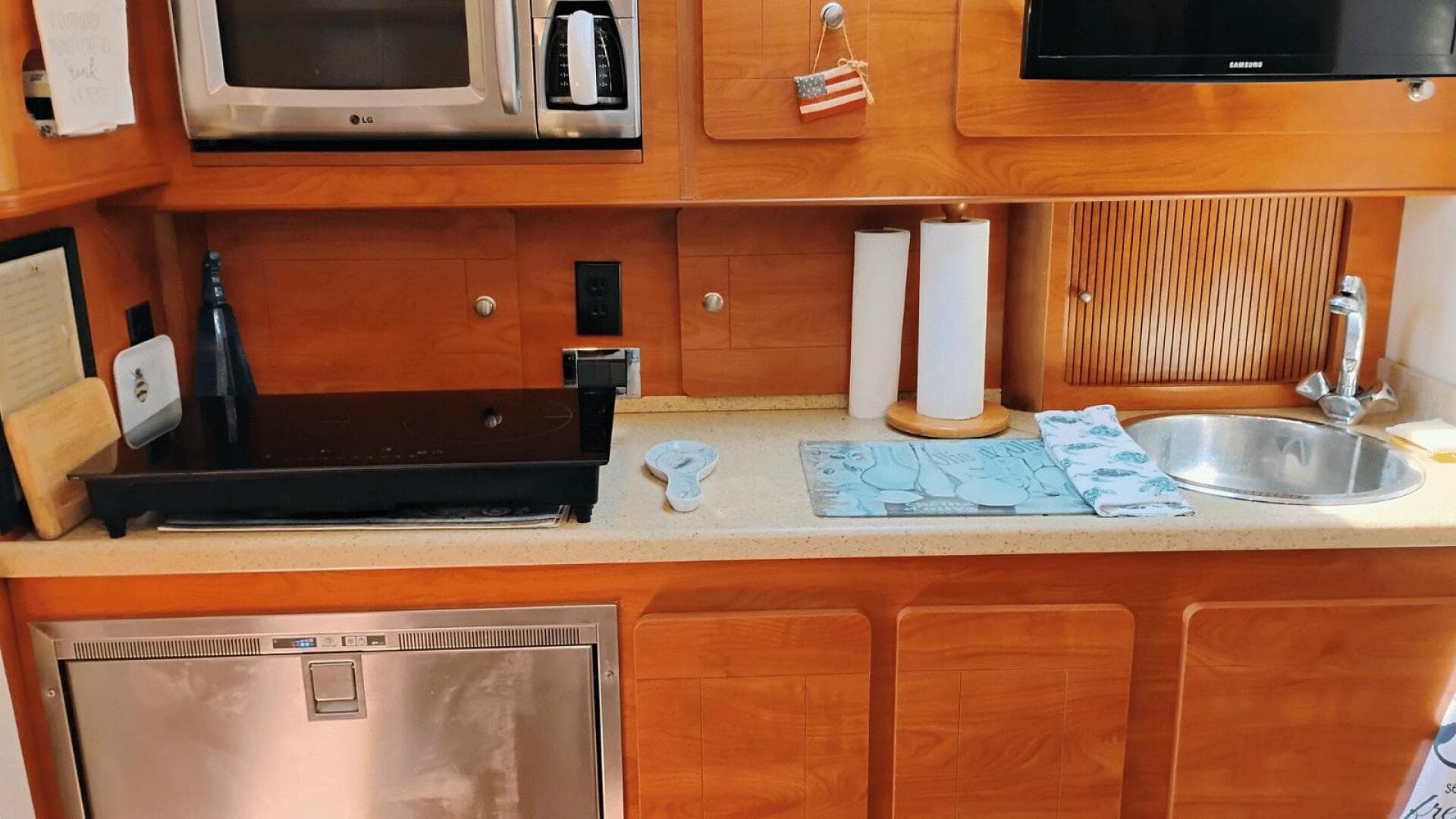 2005 Rinker 390 — photo 16