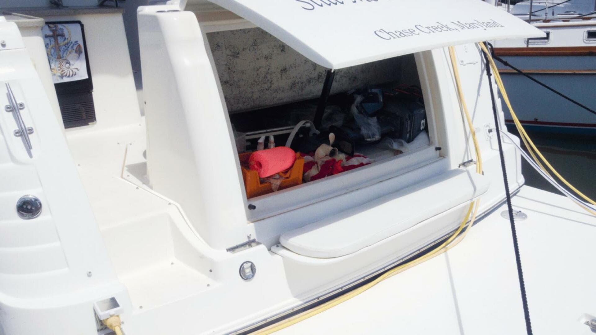 2005 Rinker 390 — photo 24