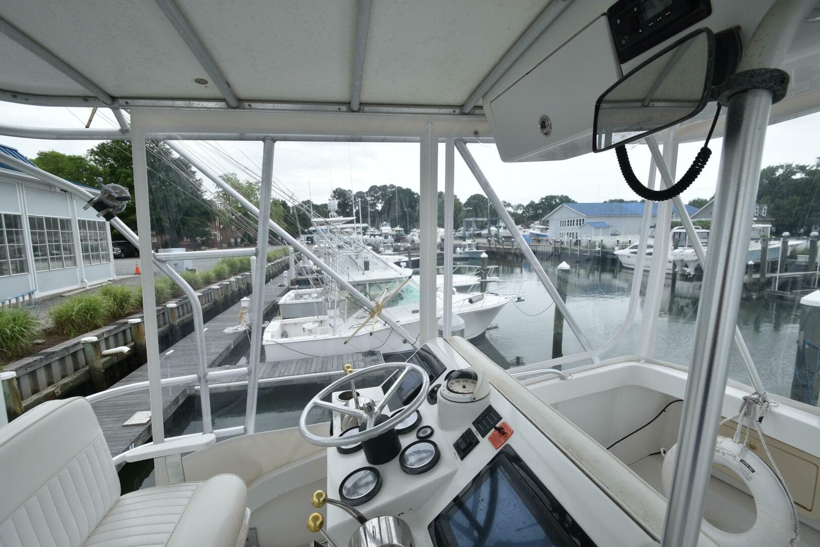 2001 Luhrs 340 Convertible — photo 23