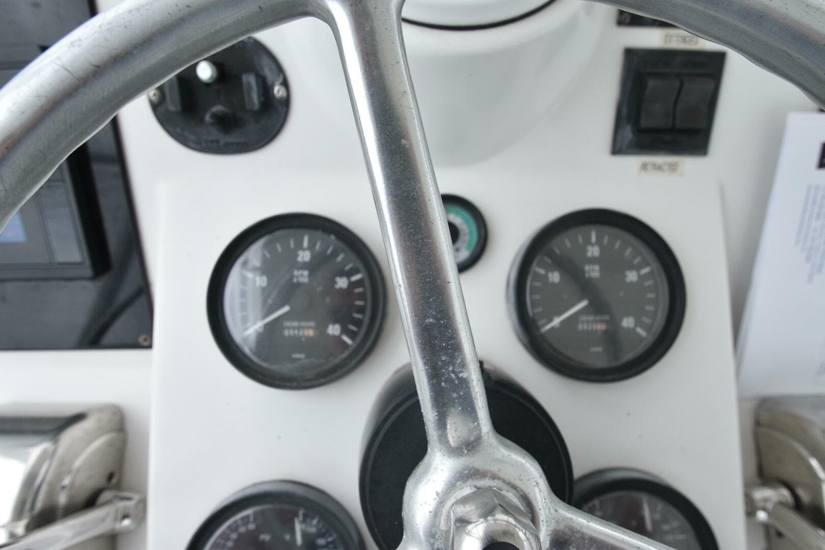 2001 Luhrs 340 Convertible — photo 28