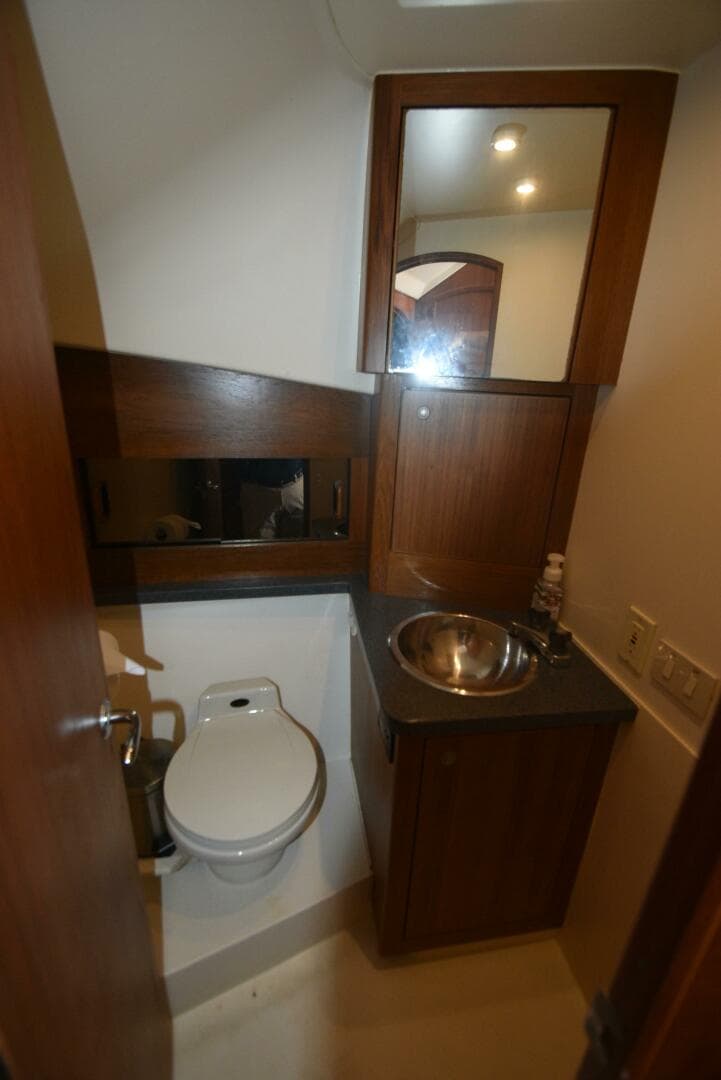 2001 Luhrs 340 Convertible — photo 17