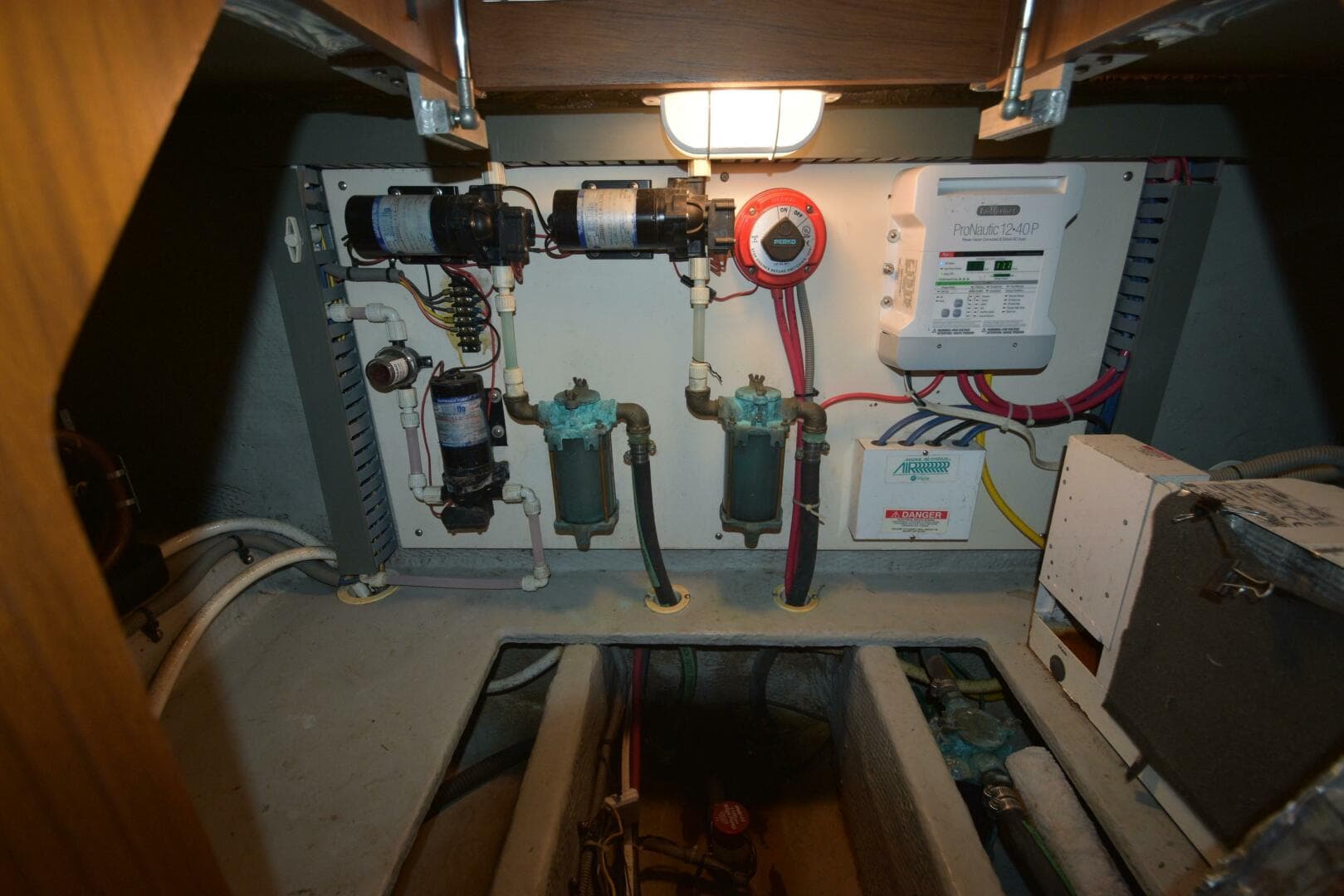 2001 Luhrs 340 Convertible — photo 15