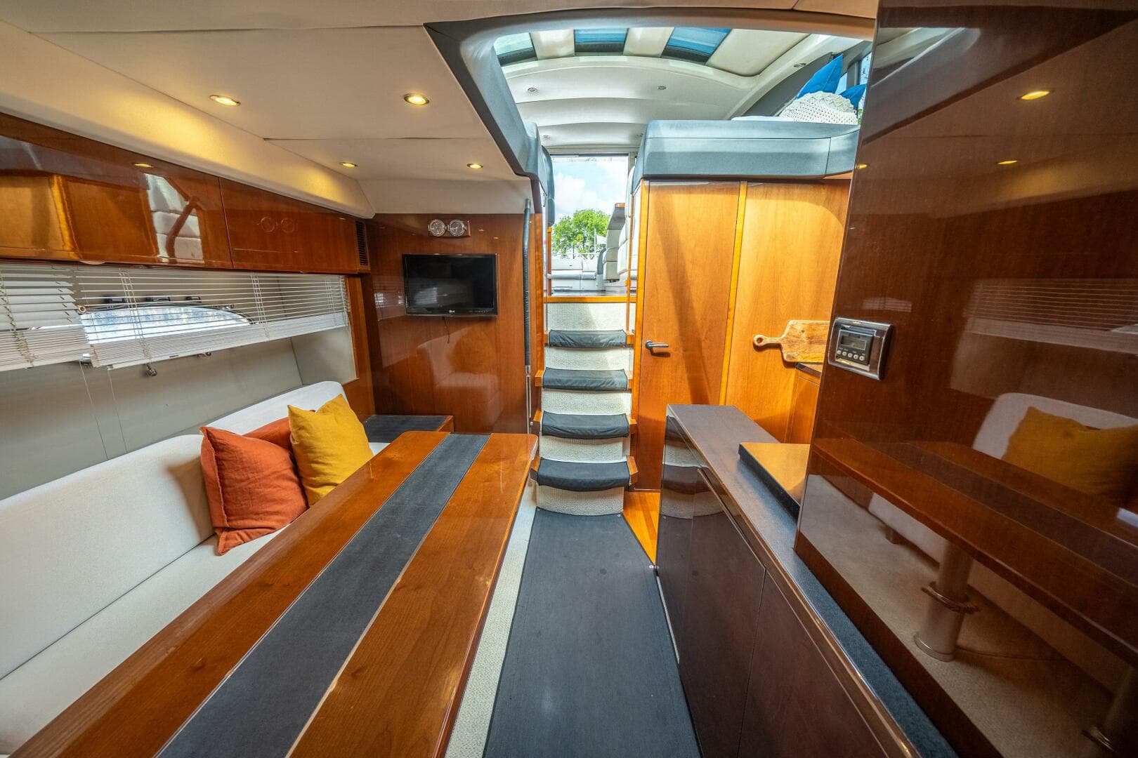 2012 Princess V52 — photo 18