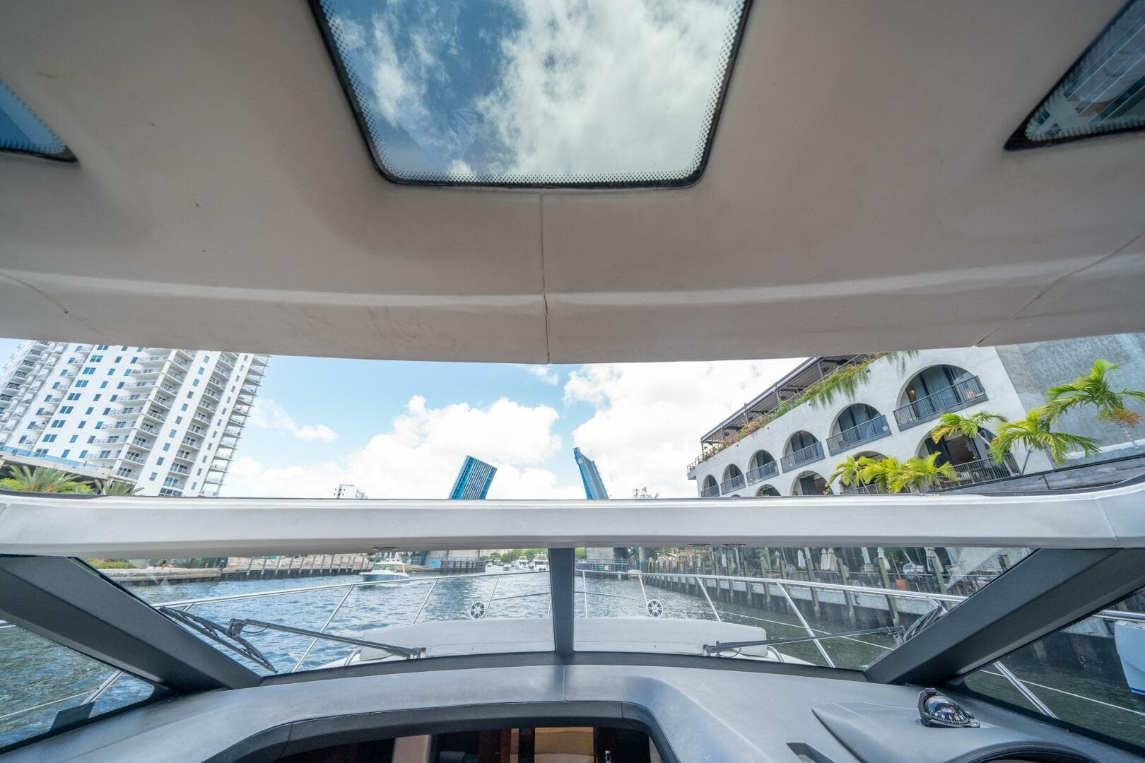 2012 Princess V52 — photo 17