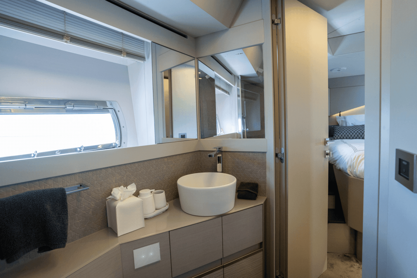 2020 Pershing 7X — photo 30