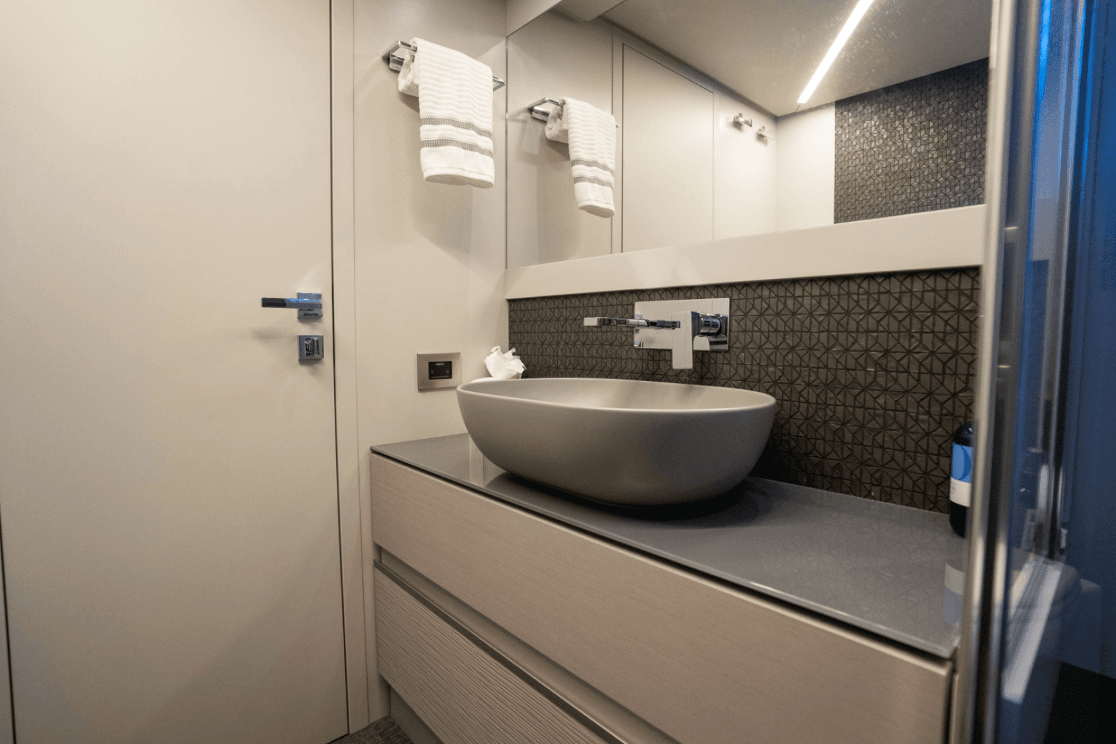 2020 Pershing 7X — photo 38