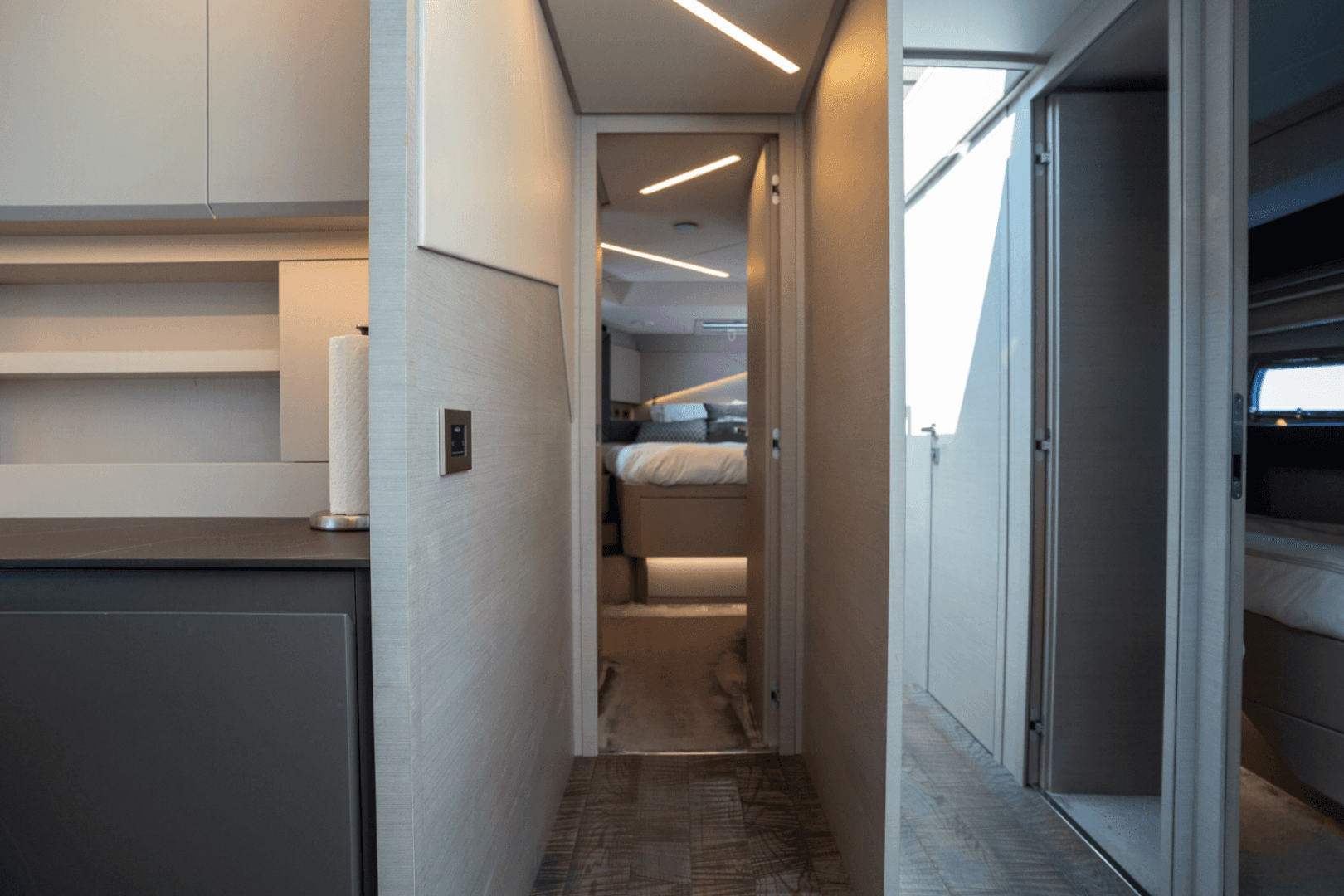 2020 Pershing 7X — photo 33